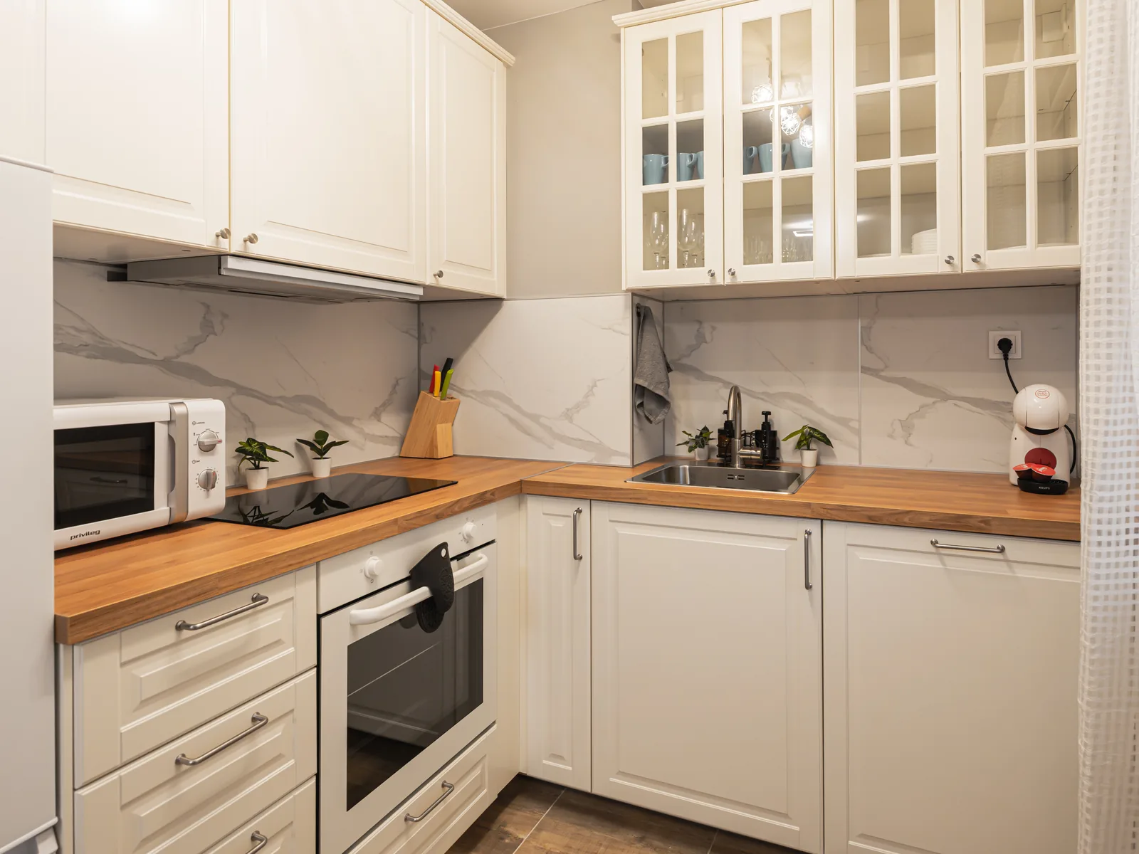 Kitchen with hob, oven and microwave