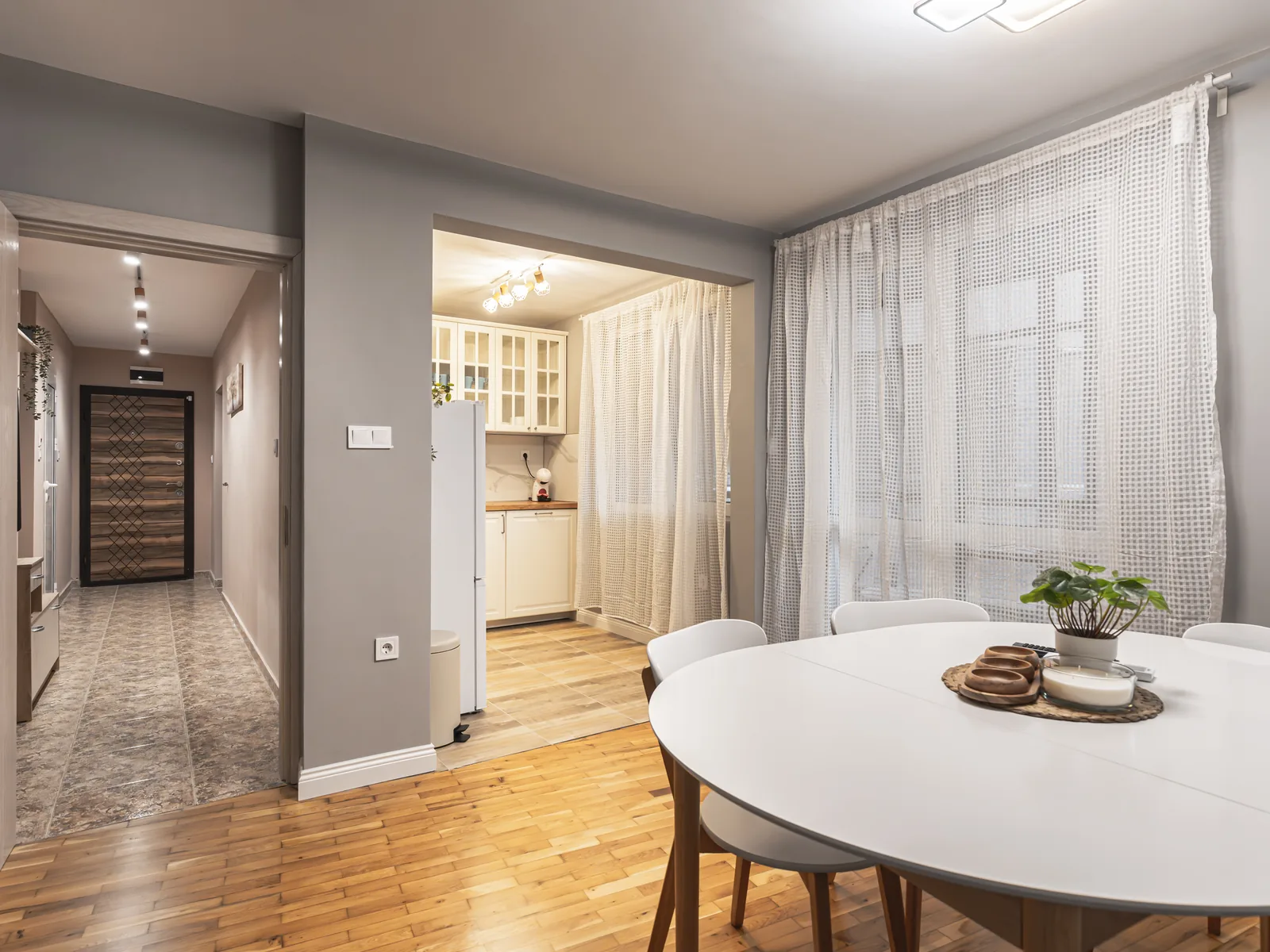 Dining area with a view into the kitchen