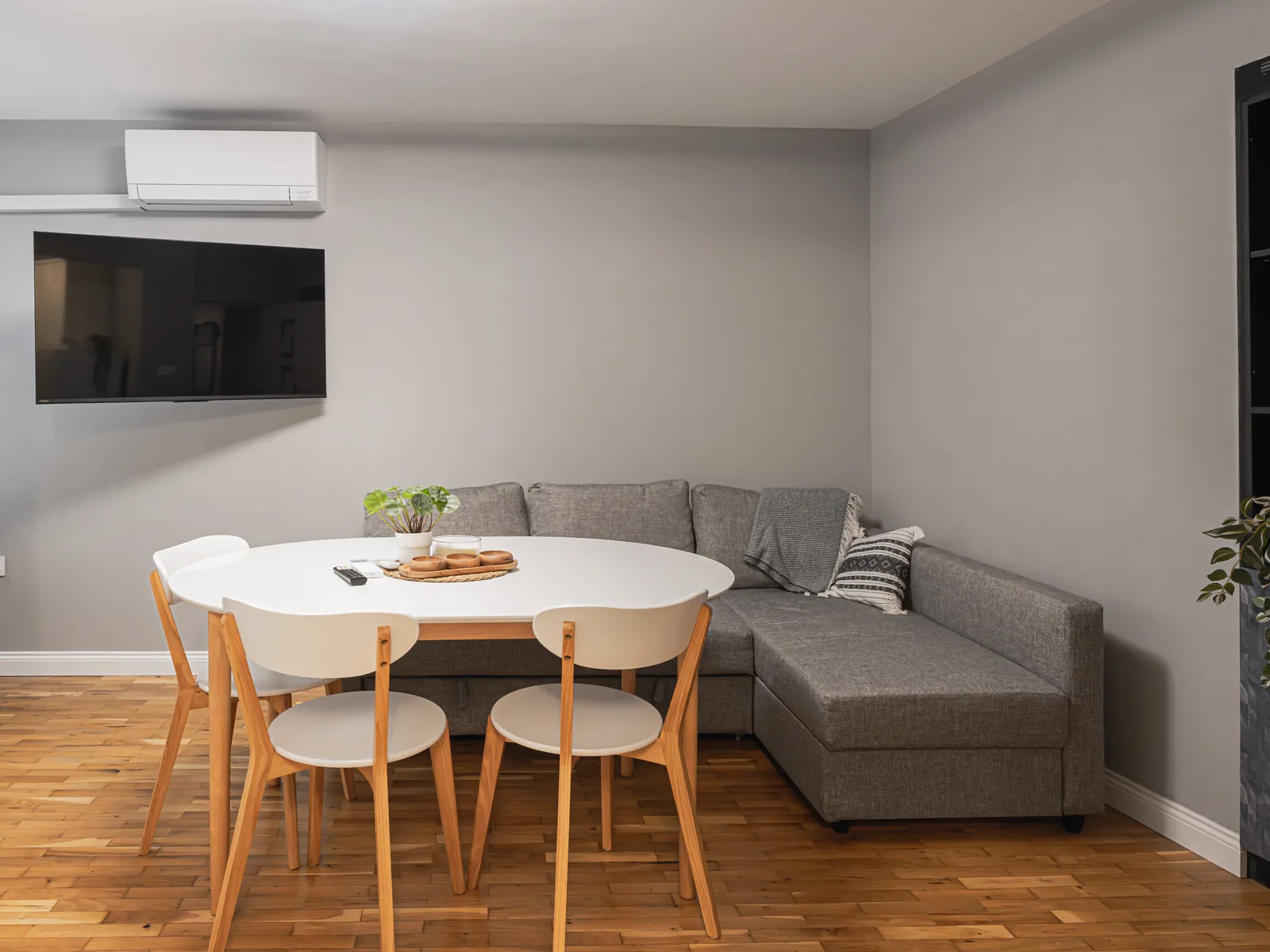 Living room with the corner sofa and the dining table